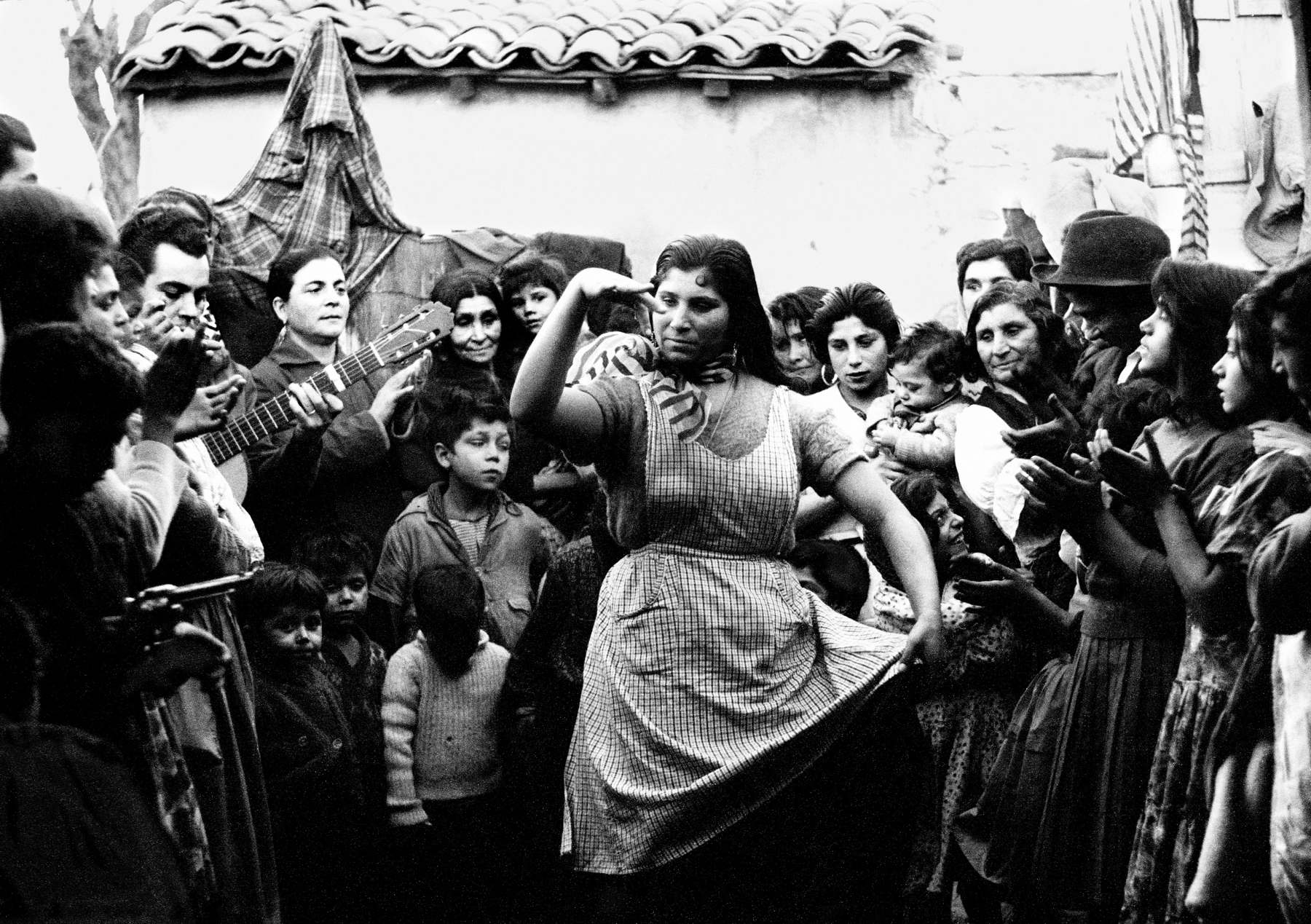 Juerga gitana. Montjuïc (Barcelona) 1963 ©Arxiu Colita Fotografia