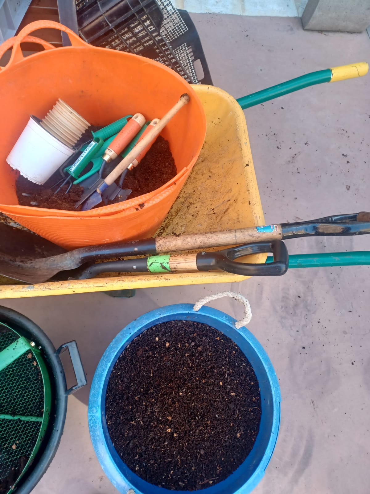 Buidem les compostadores al Punt Verd de Vallcarca