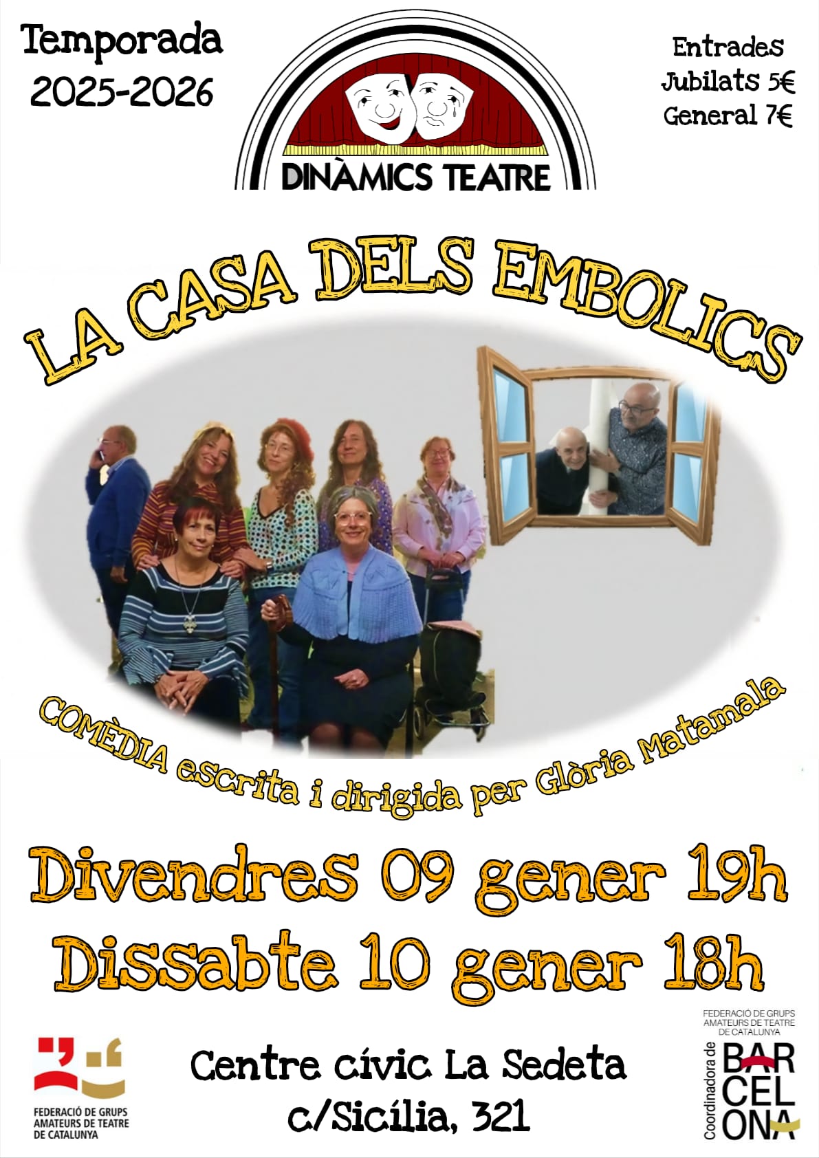 Foto de família, la mare i l'àvia envoltades per les filles, amb els veïns redera