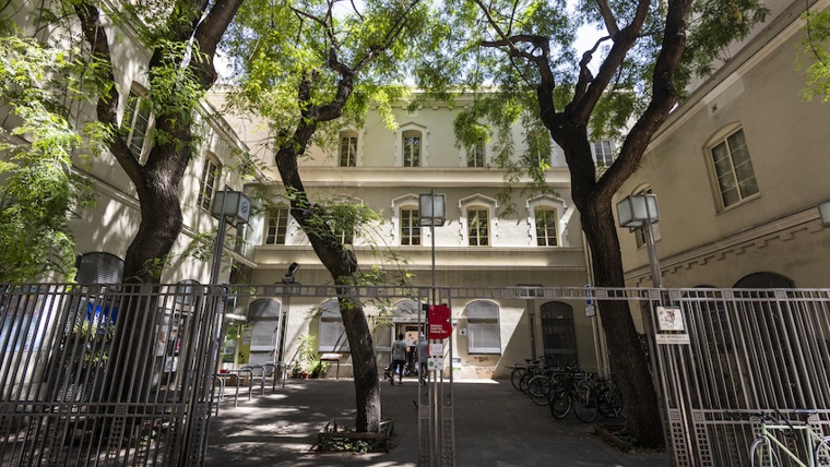 Fotografia de la Biblioteca Francesc Boix del carrer Blai al Poble-sec