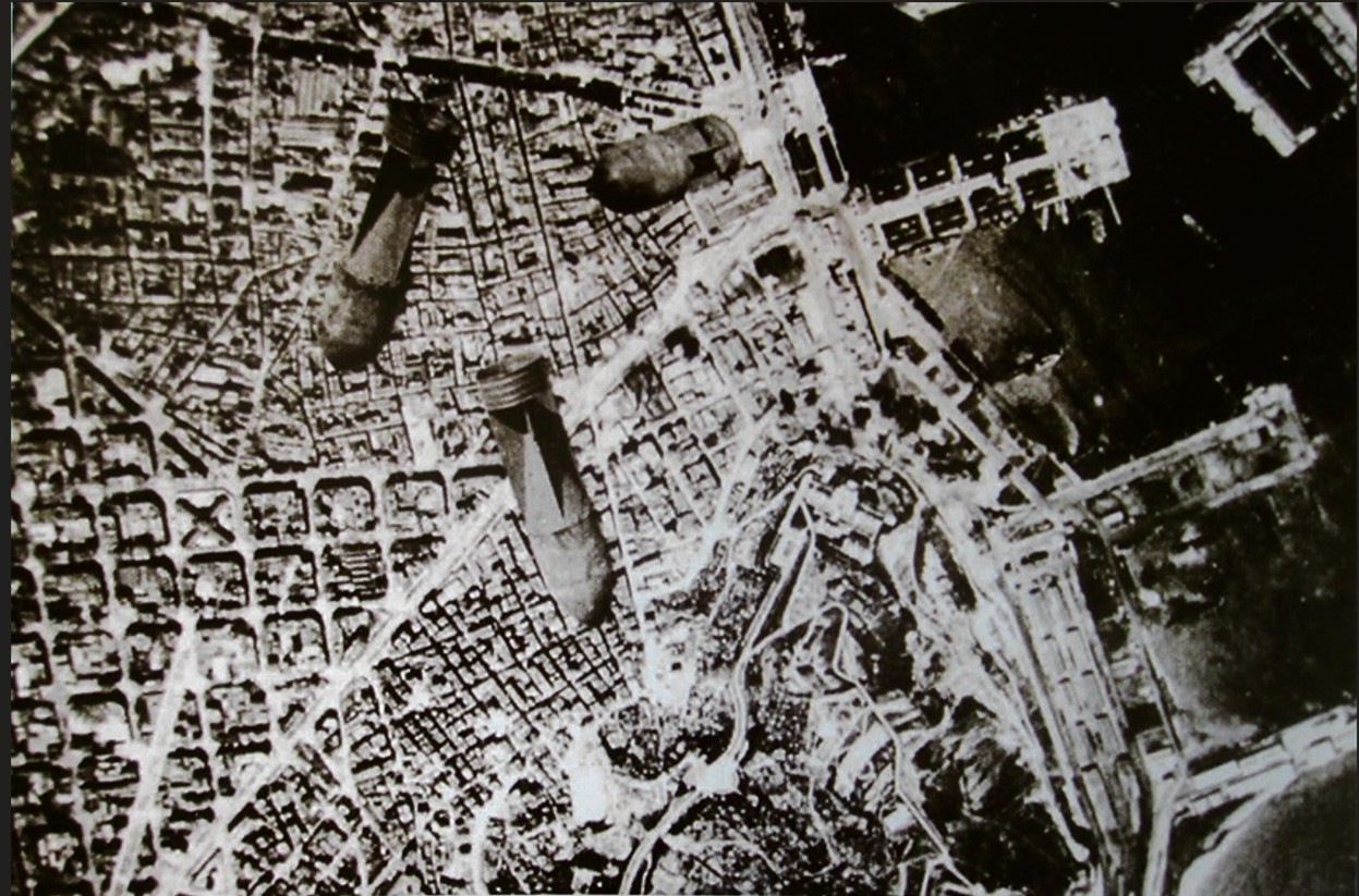 Bombardeix al port de Barcelona durant la Guerra Civil