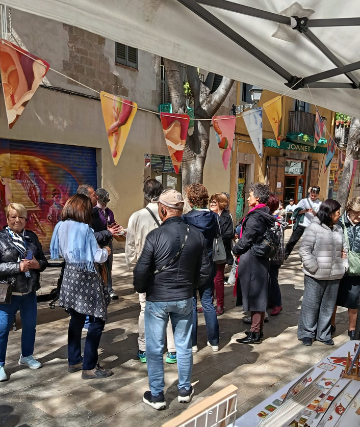 Ruta cultural per carrers amb memòria, art urbà al casc antic Barcelona