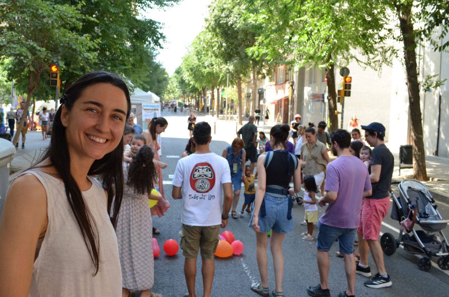 Ainoa Soler fent el taller a Travessera de Gràcia