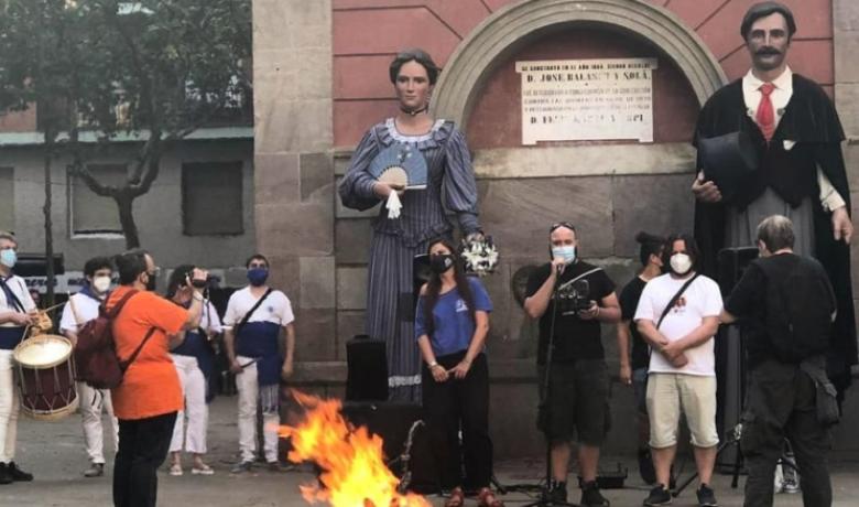 L'arribada de la Flama del Canigó a la plaça de la Vila, l'any 2021
