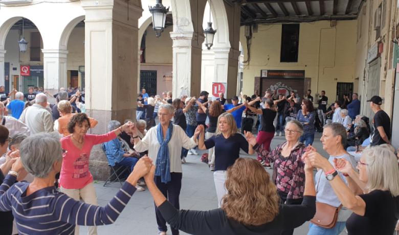 Gent ballant sardanes