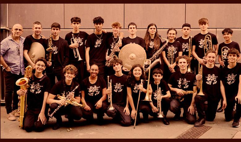 El pròxim 15 de gener serà una data assenyalada. En el marc del desè aniversari de la Nau Bostik i, alhora, del vintè aniversari de la Sant Andreu Jazz Band, us convidem a compartir un concert obert al veïnat del barri.