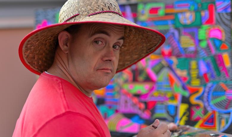 Raul Sánchez pintant. Fotografia de Alfons Sánchez