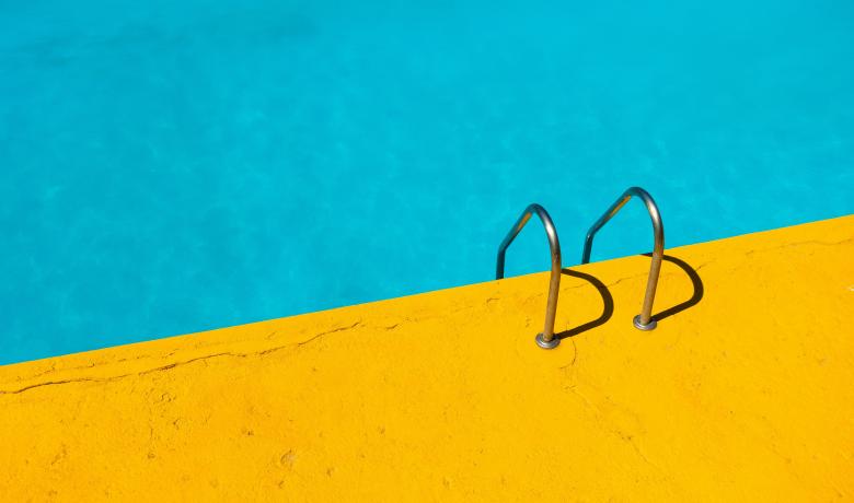 Imatge d'una piscina que rememora les tardes caluroses d'estiu