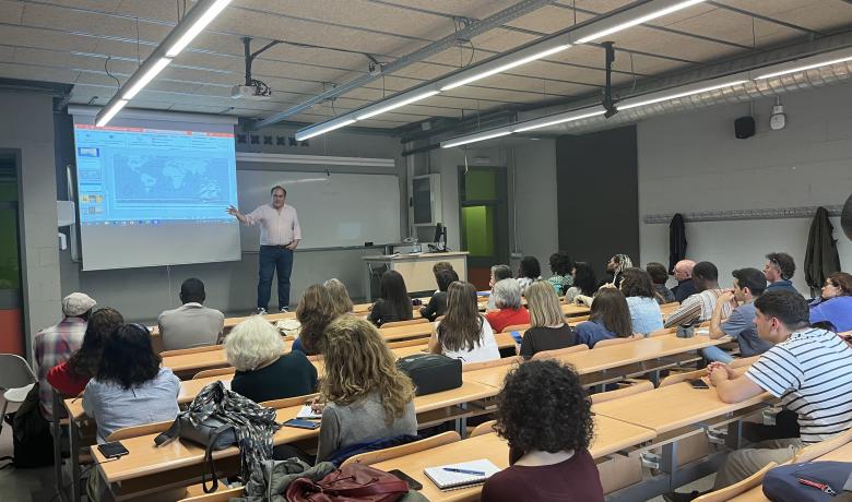 Segona sessió, "La justificació del tràfic d'esclaus i la petjada catalana",  conduïda pel professor Gustau Nerín (UB).