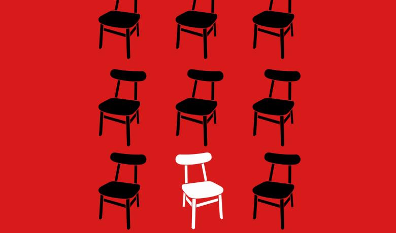 cartell 12 sense pietat. Onze cadires negres i una, blanca.