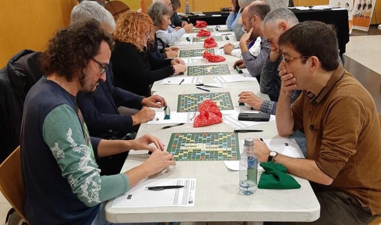 jugant a scrabble a Sant Andreu