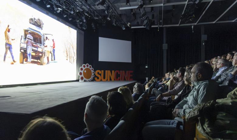 Imatge d'una sessió del Festival SUNCINE a una sala de cinema.