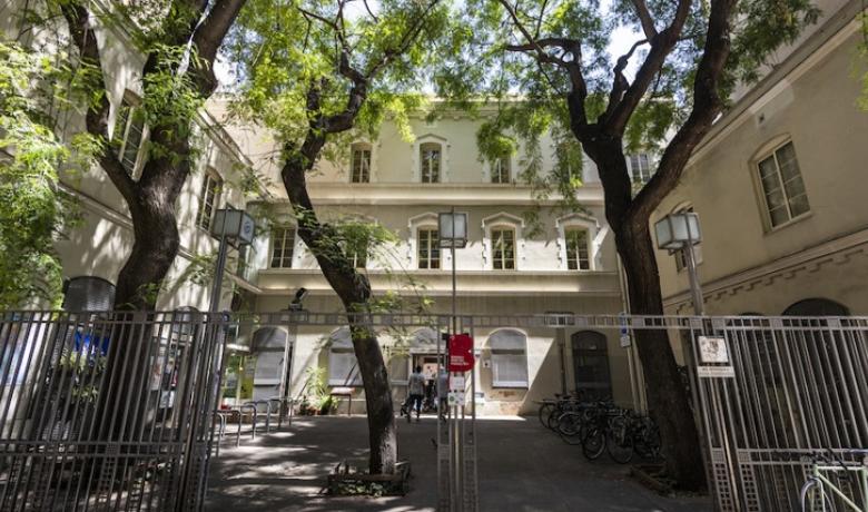 Fotografia de la Biblioteca Francesc Boix del carrer Blai al Poble-sec