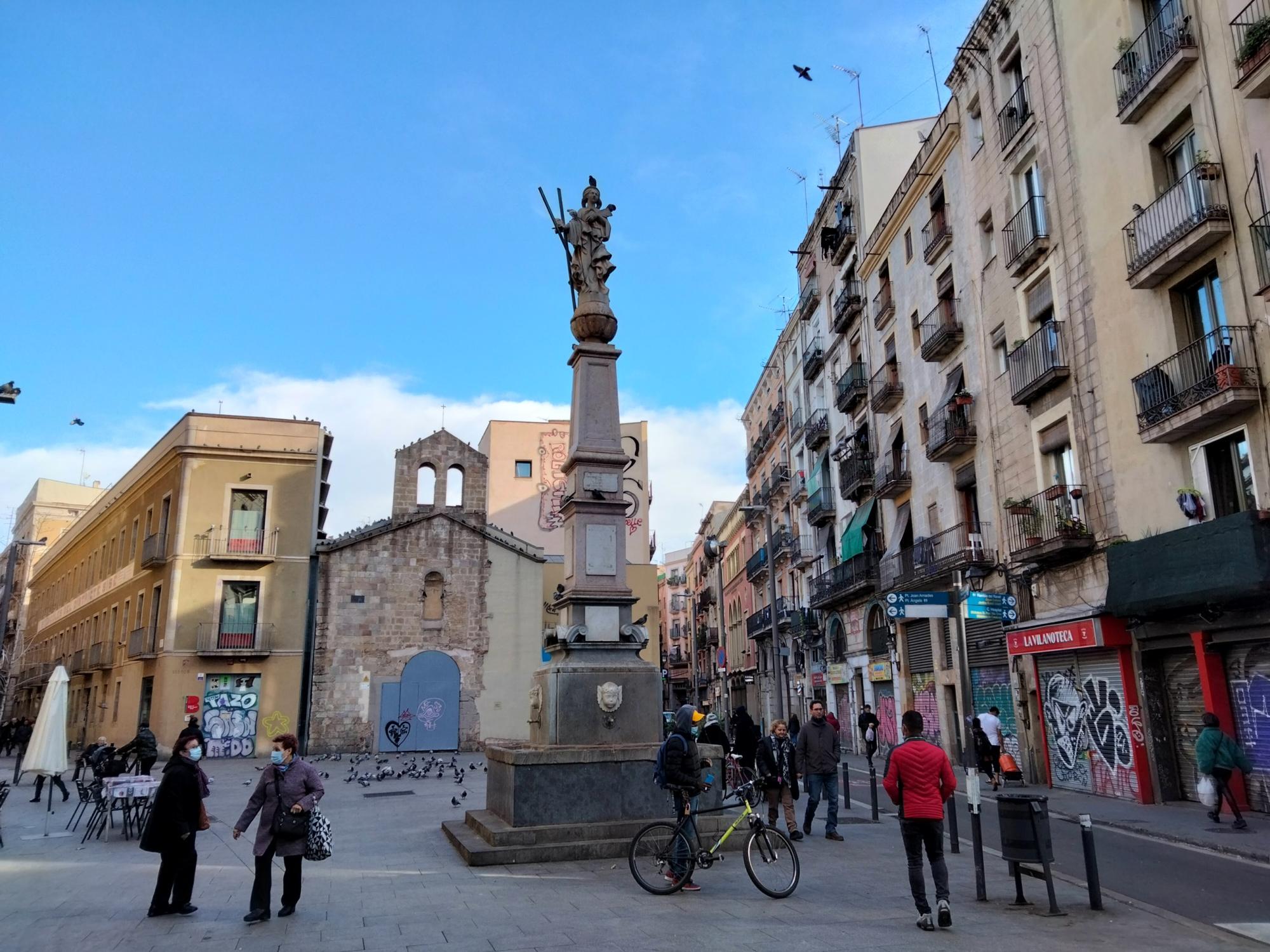 monument a santa eulàlia a la plaça del pedró