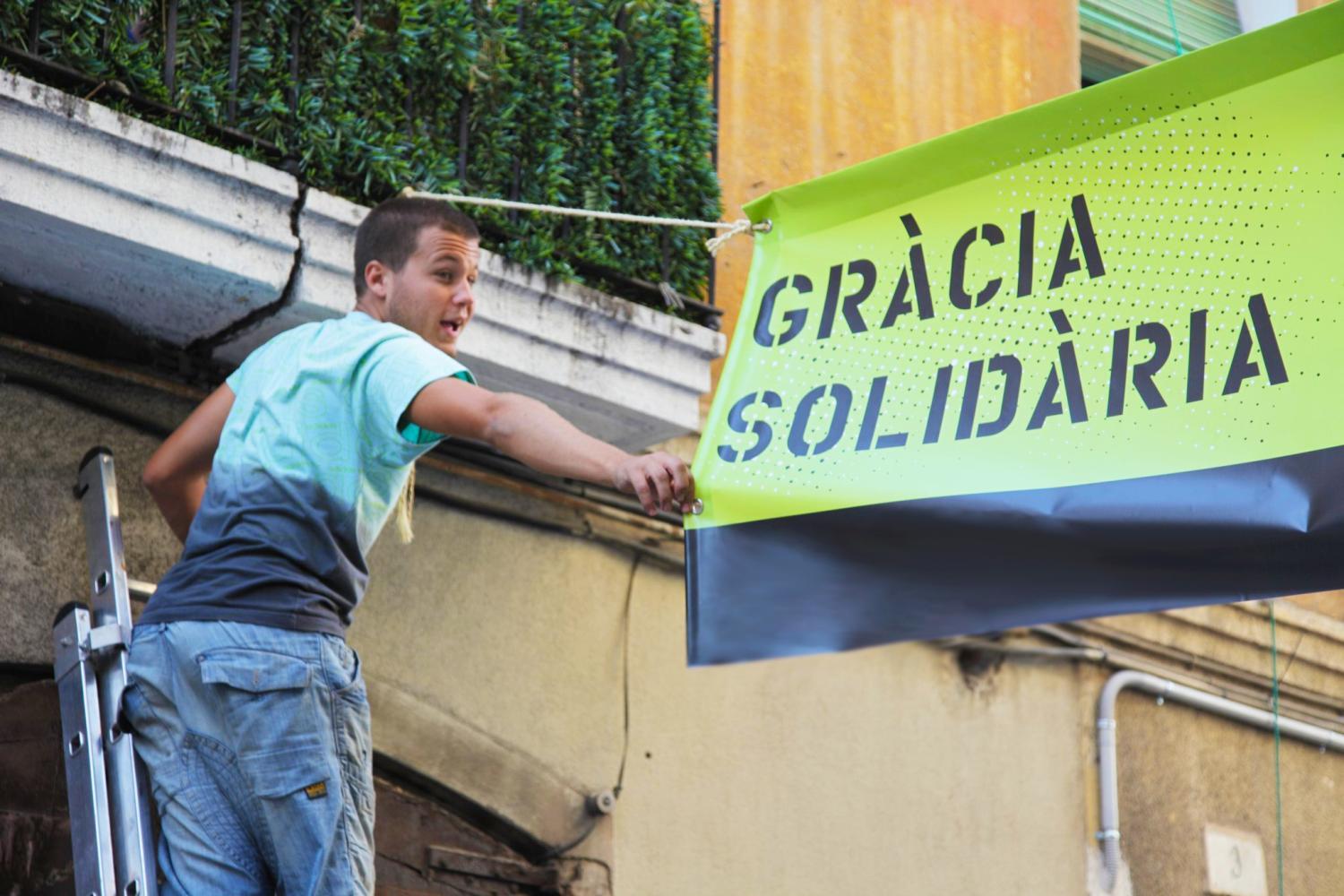 Presencia als carrers de Gràcia, fent difusió i sensibilització, de les entitats de cooperació del barri.